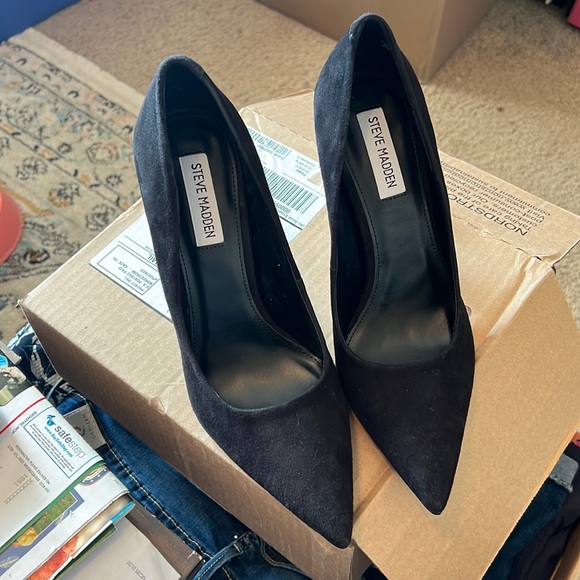 Steve Madden Shoes - Black Steve Madden heels worn once 8.5